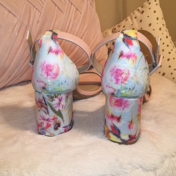 Beautiful Floral Shoes! - Picture 3 of 3